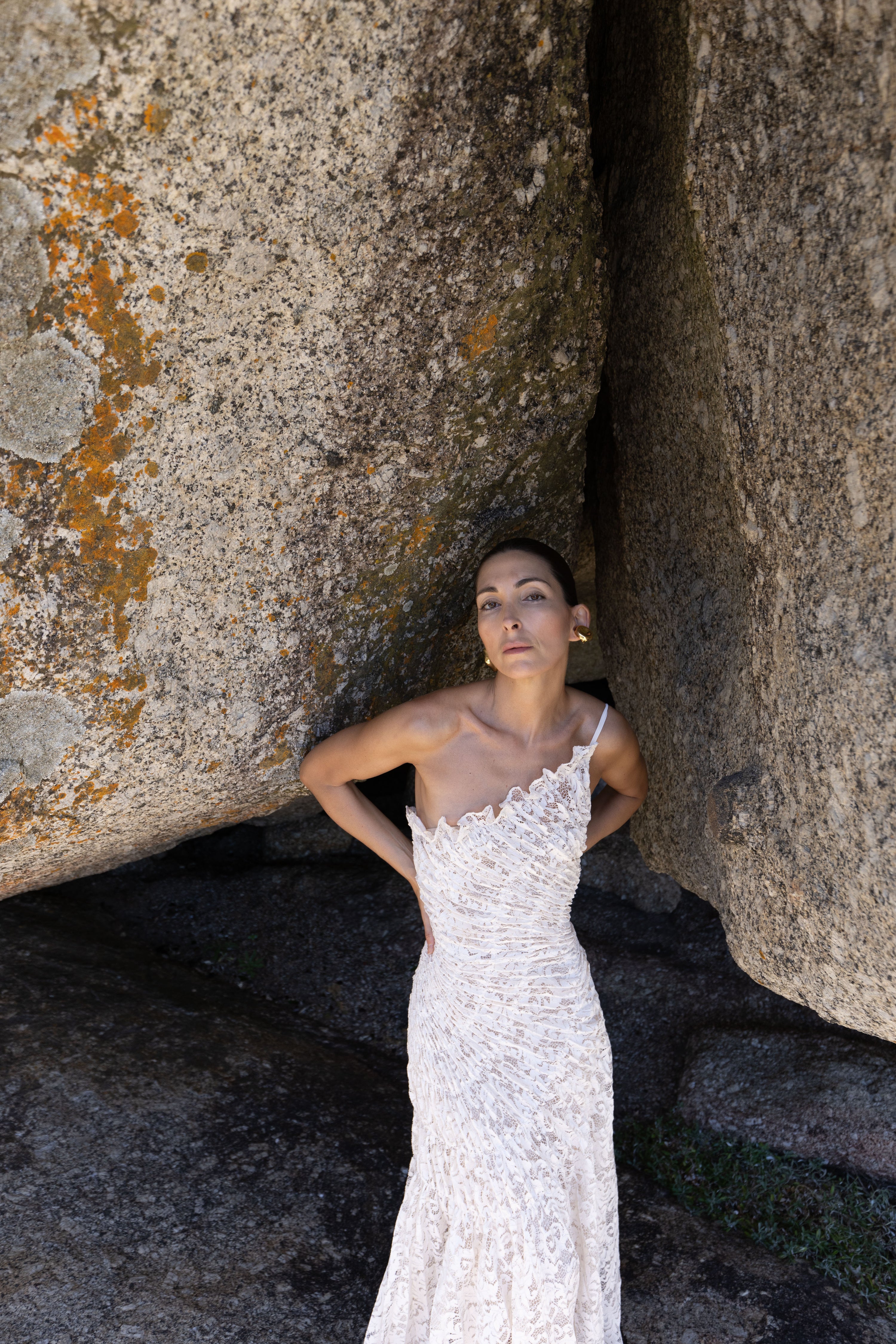 fitted lace wedding dress Georgia Hardinge - Shop main image 0