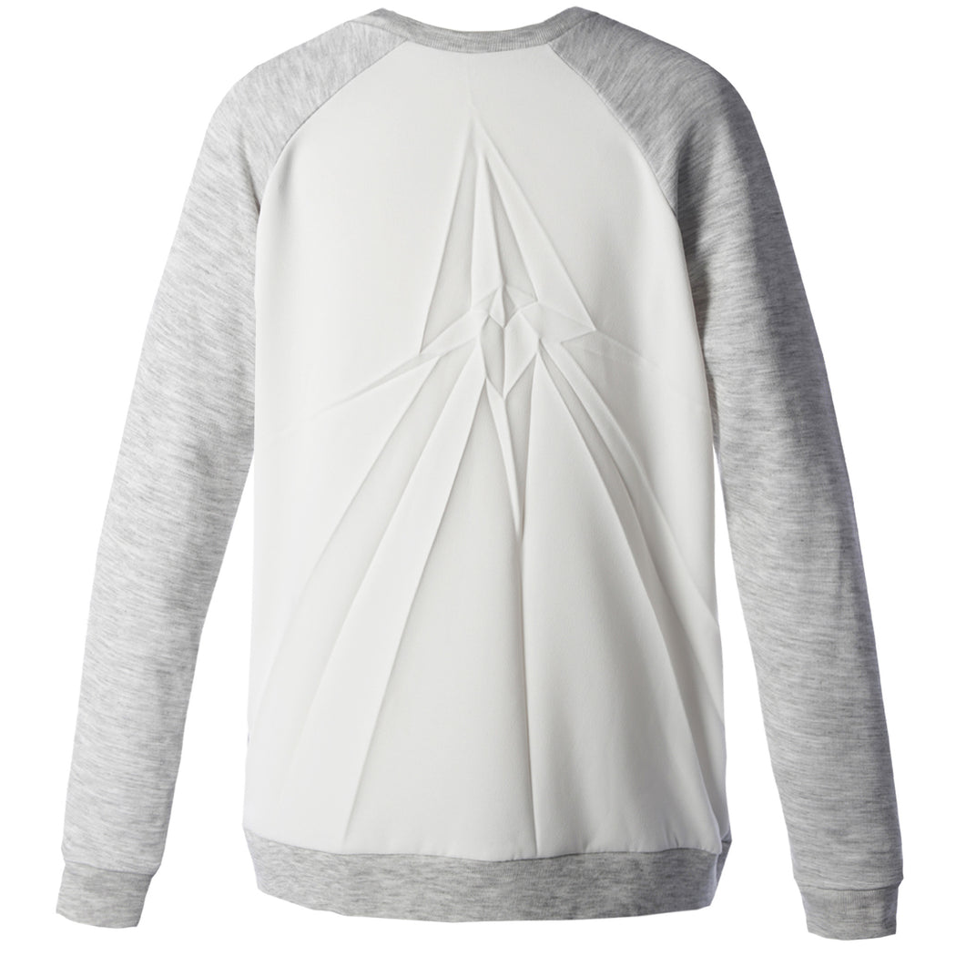 Ivory sweatshirt with gray sleeves and pleated design.